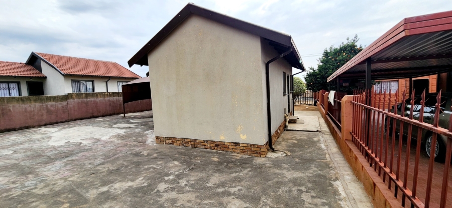 2 Bedroom Property for Sale in Tlhabane North West